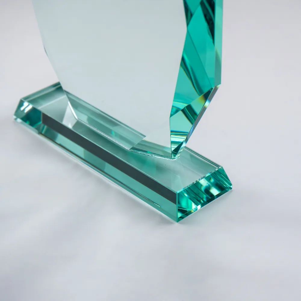 Iceberg-Design-Crystal-Award-CR-31-Base.webp